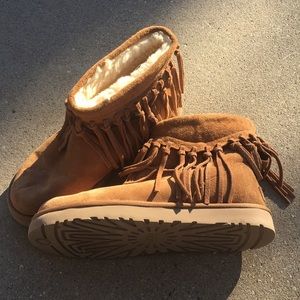 UGG Women's classic UGG style Wynona Fringe Boots
